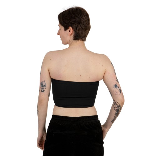 Binder Sport czarny, bez ramiączek na modelu z tyłu.