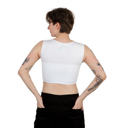 Binder Basic biały, krótki na modelu z tyłu.