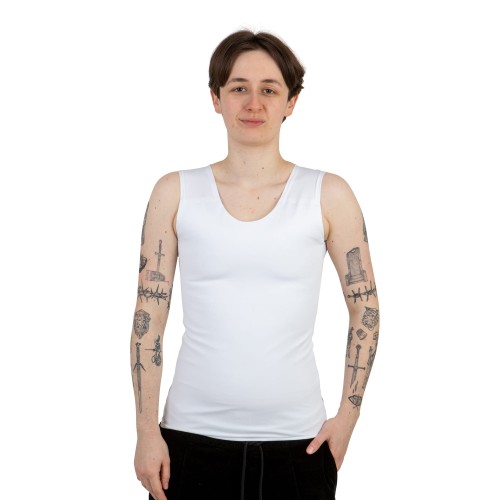 Binder Sport biały, długi na modelu z przodu.