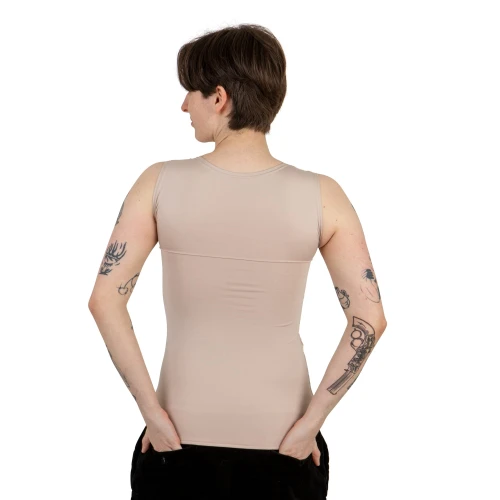 Binder sport beżowy, długi na modelu z tyłu.