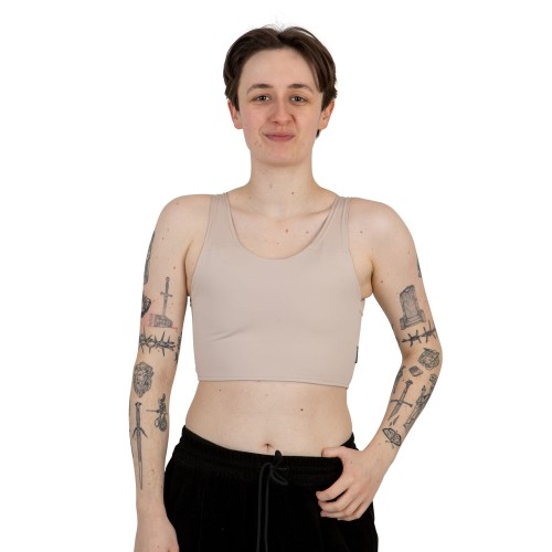 Binder sport wąskie ramiączka na modelu z przodu.