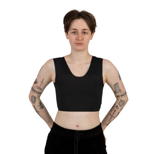 Binder sport czarny na modelu z przodu.