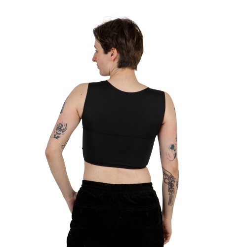 Binder sport czarny na modelu z tyłu.