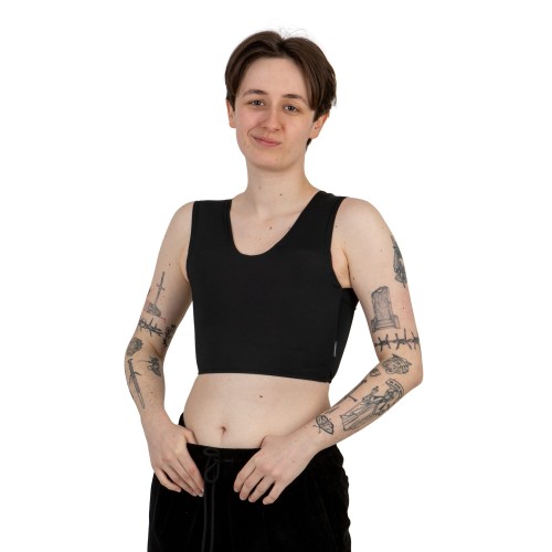 Binder sport czarny na modelu z przodu.