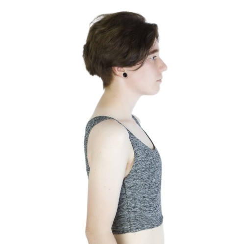 Binder sport wąskie ramiączka na modelu z boku.