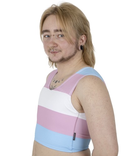 Binder Sport z flagą osób transpłciowych od boku.