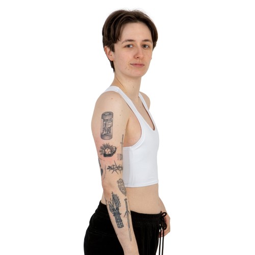 Binder Sport z wyciętymi plecami biały - od boku.